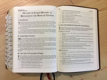 Listing 11 of 16 for Henry Morris KJV Study Bible (10 point)