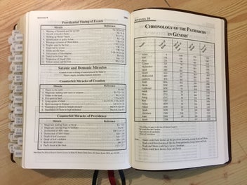 Listing 15 of 16 for Henry Morris KJV Study Bible (10 point)