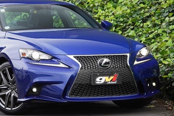 Lexus Is 200T 2015 photo 3