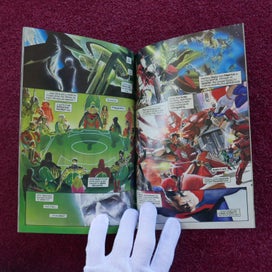 Listing 6 of 11 for Kingdom Come - Alex Ross masterpiece - All 4 issues are High Grade beauties !