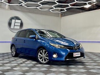 Toyota Auris 2012 photo 2
