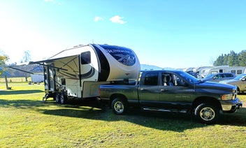 2016 SUNDANCE 5TH Wheel & 2004 DODGE RAM