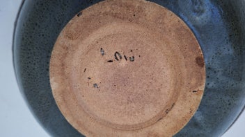 Listing 8 of 18 for <<< STUDIO "LOIS?? " POTTERY BOWL >>>