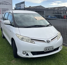 Toyota Previa 2012 photo 2