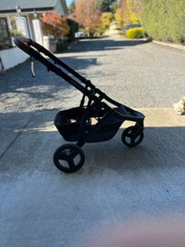 Listing 4 of 6 for Edwards and Co Pram set
