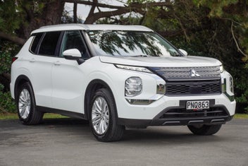 Mitsubishi Outlander 2022 photo 2