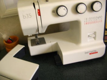 Listing 2 of 8 for Bernina B35 Sewing Machine.