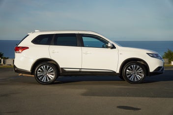 Mitsubishi Outlander 2022 photo 3