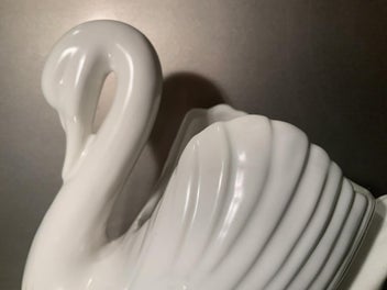 Listing 5 of 15 for FANTASTIC RARE MEDIUM CROWN LYNN SWAN 2147