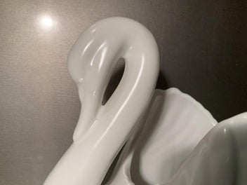 Listing 4 of 15 for FANTASTIC RARE MEDIUM CROWN LYNN SWAN 2147