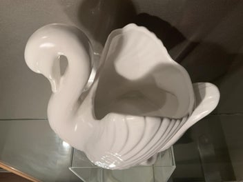 Listing 7 of 15 for FANTASTIC RARE MEDIUM CROWN LYNN SWAN 2147