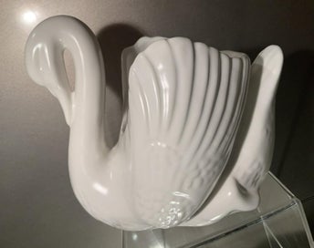 Listing 8 of 15 for FANTASTIC RARE MEDIUM CROWN LYNN SWAN 2147
