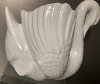 Listing 10 of 15 for FANTASTIC RARE MEDIUM CROWN LYNN SWAN 2147