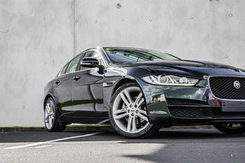Jaguar Xe 2016 photo 3