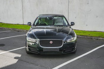 Jaguar Xe 2016 photo 4