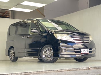 Nissan Serena 2012 photo 2
