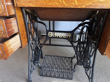Listing 6 of 6 for 1926 Singer sewing machine