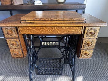 Listing 5 of 6 for 1926 Singer sewing machine