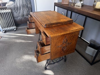 Listing 4 of 6 for 1926 Singer sewing machine