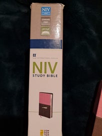 Listing 2 of 19 for NIV Study Bible