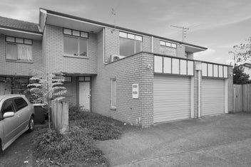Mortgagee Sale - 5/17 Charlenne Close, Waitakere City image 3