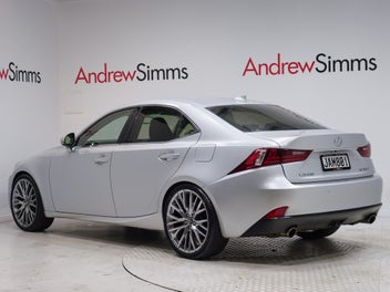 Lexus Is 350 2015 photo 3