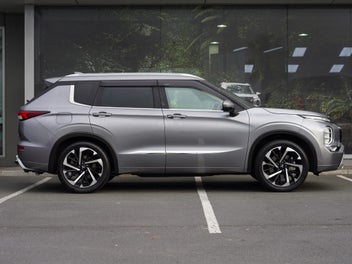 Mitsubishi Outlander 2023 photo 4