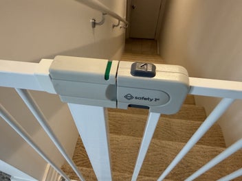 Listing 3 of 10 for Childs' Safety 1st Easy Close Metal Safety Gate.