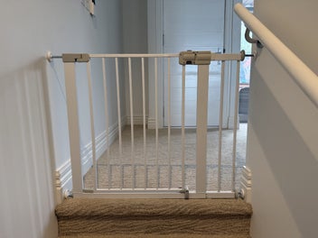 Listing 1 of 10 for Childs' Safety 1st Easy Close Metal Safety Gate.