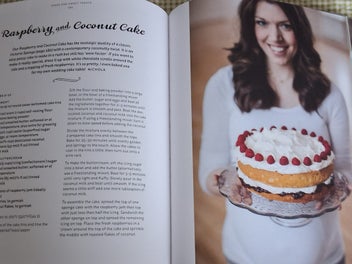 Listing 8 of 20 for THREE SISTERS BAKE DELECTABLE RECIPES FRM REITH SISTERS SCOTTISH CAFE RRP$75