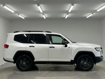 Toyota Land Cruiser 2024 photo 3