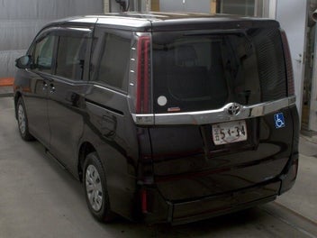 Toyota Noah 2021 photo 3