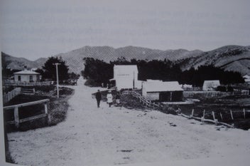 Listing 7 of 8 for KARORI STREETS 1841-1991. By William Chapman & Katherine Wood
