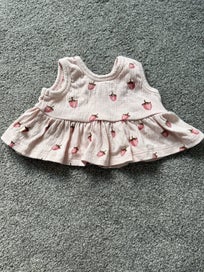 Listing 4 of 4 for Wilson and Frenchy Strawberry Kisses ruffle top (0-3m)