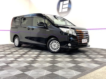 Toyota Noah 2014 photo 2