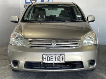 Toyota Raum 2004 photo 3