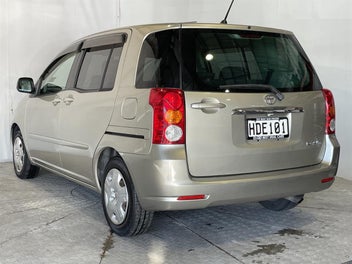 Toyota Raum 2004 photo 5