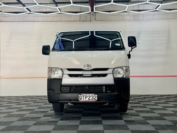 Toyota Regius 2018 photo 3