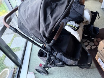 Listing 4 of 4 for Edwards and Co Oscar MX pram - great condition