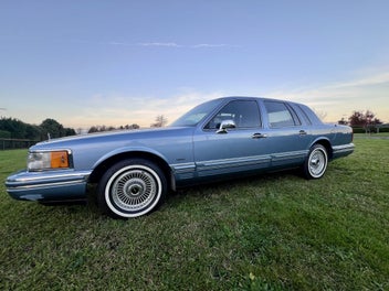 Lincoln Town Car 1991 photo 4