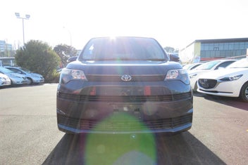 Toyota Spade 2015 photo 3