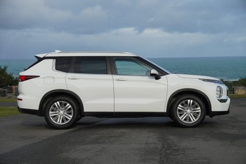 Mitsubishi Outlander 2022 photo 3