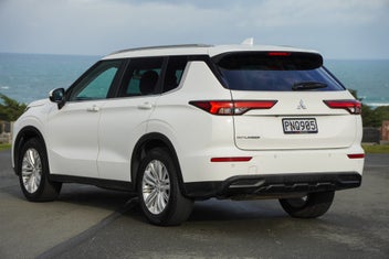 Mitsubishi Outlander 2022 photo 4