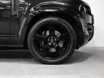 Land Rover Defender 2022 photo 5
