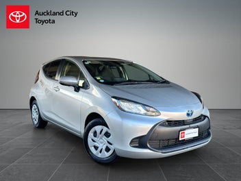 Toyota Aqua 2023 photo 2