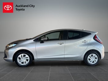 Toyota Aqua 2023 photo 5