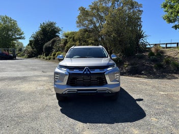 Mitsubishi Pajero Sport 2026 photo 3