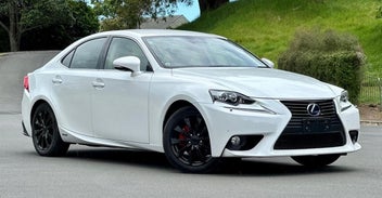 Lexus Is 300H 2013 photo 2