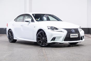 Lexus Is 300H 2014 photo 2