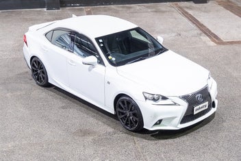 Lexus Is 300H 2014 photo 3
